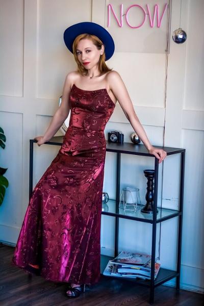 Mujer vestida con estilo boho chic