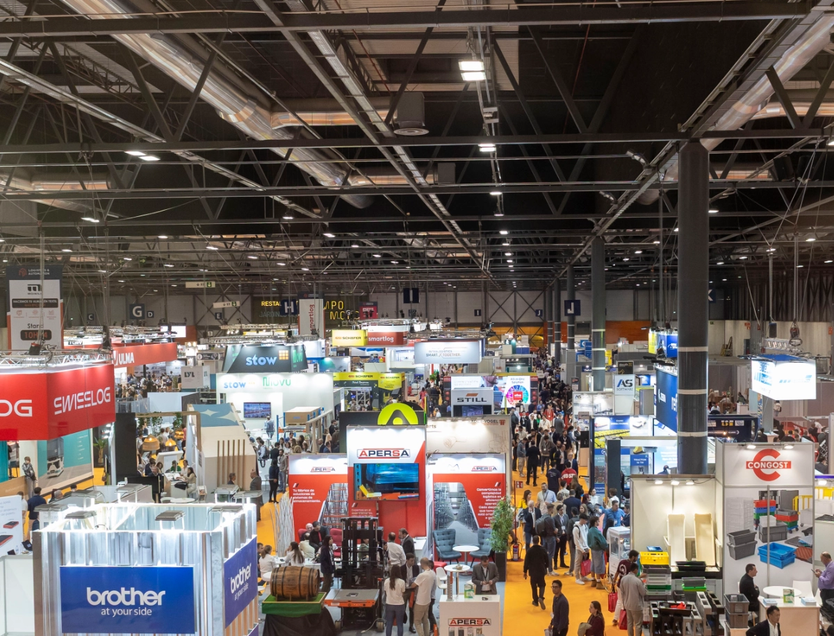 Pabellón con gente en logistics automation