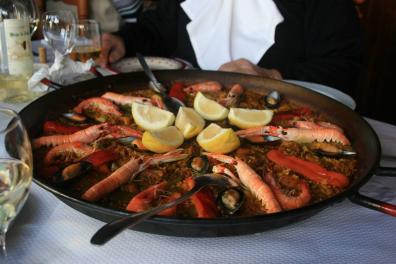 Paella con langostinos