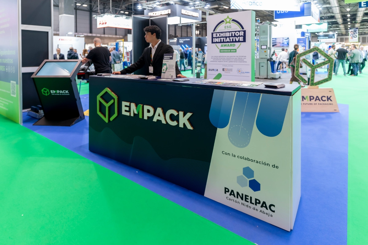 personas en conferencia empack