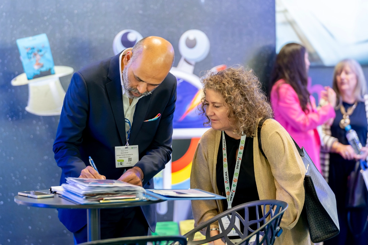 personas en conferencia empack