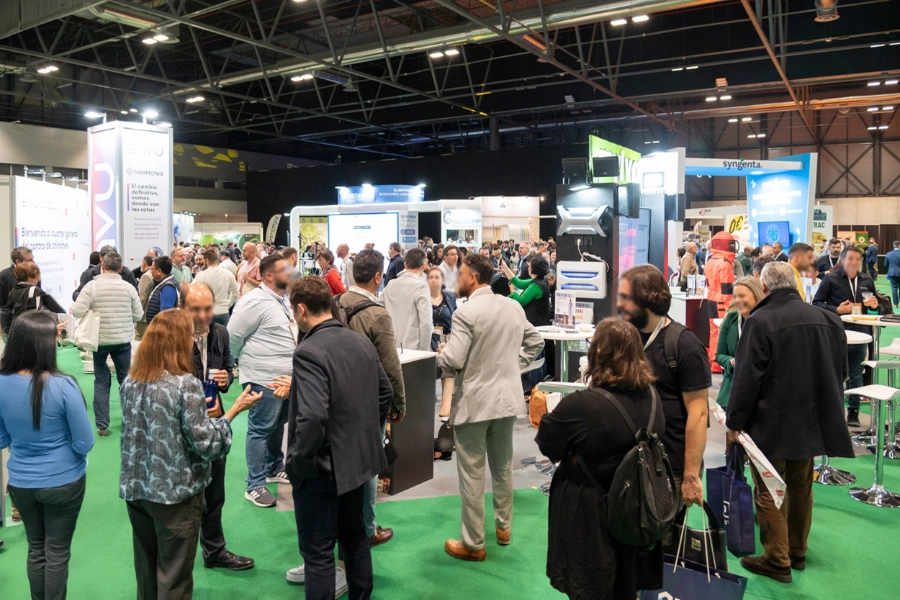 Personas visitando EXPOCIDA