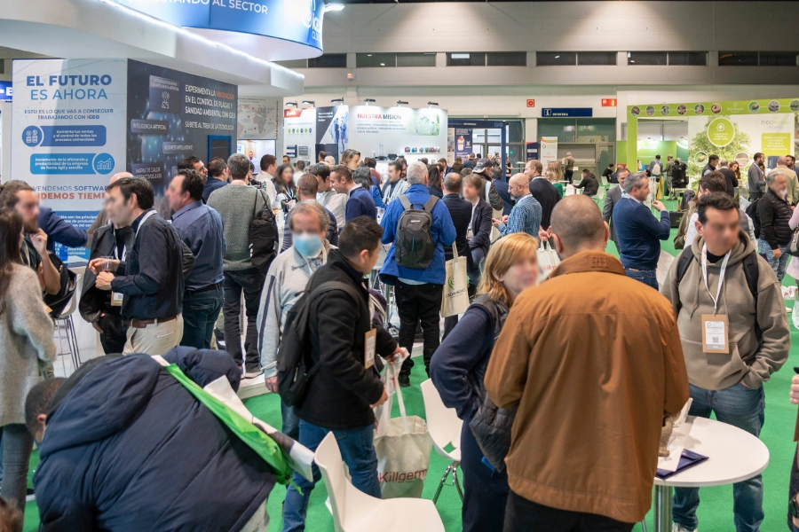 Personas visitando EXPOCIDA