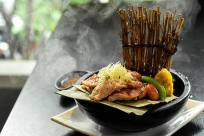 Plato de pollo cocina fusión