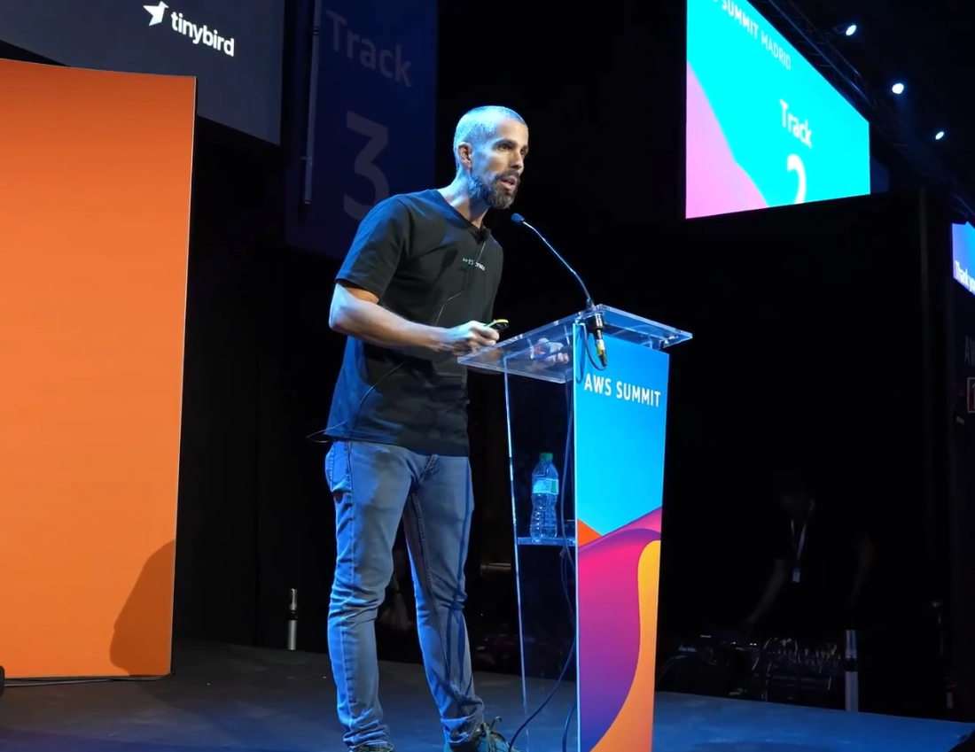 ponente en aws summit