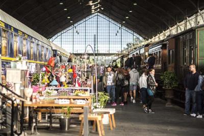 Puestos del Mercado de Motores de Madrid