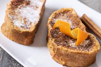 Torrijas caseras con azúcar y naranja