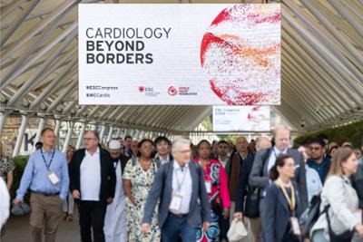 Visitantes en ESC paseando