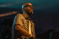 Black Coffee en una sesión de musica