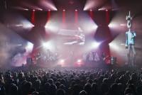 Concierto de The Australian Pink Floyd con una figura hinchable de un hombre