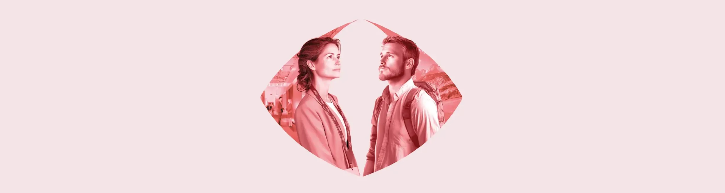 Pareja con brazos tatuados con slogan de turismo de Fitur