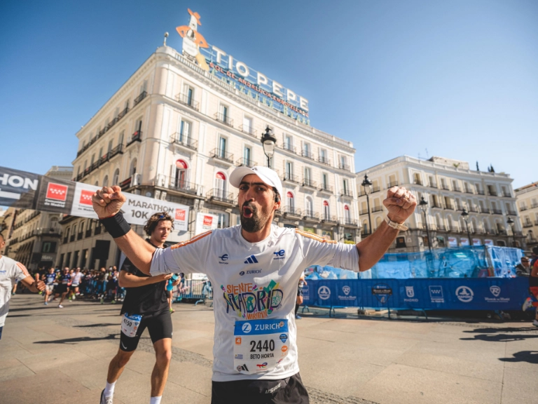 participantes durante el recorrido de la prueba Zurich Rock n Roll Running