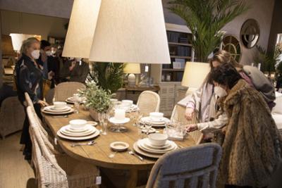 mesa con utensilios comida INTERGIFT
