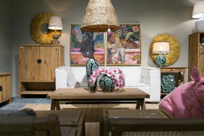 stand con muebles de diseño en Intergift