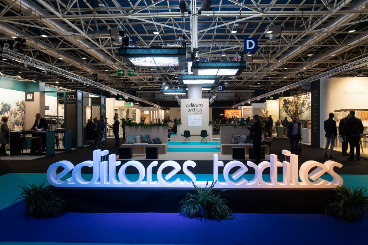 Textile publishers’ stand with the logo in the middle of the hall
