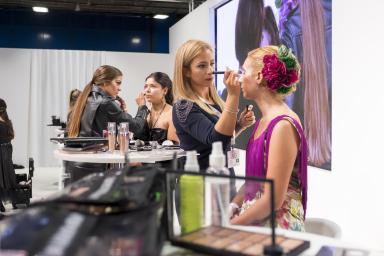 salon look 2019 making up at the stand