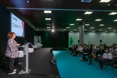 vista parcial impartiendo curso Consuelo Silveira