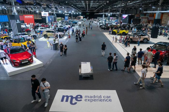 panoramica pabellón en feria Madrid Car Experience 2024