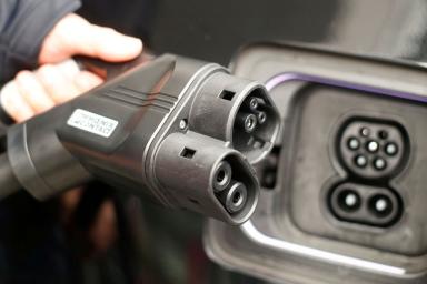 Un conector de automóvil de alta tensión