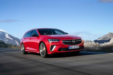 IMAGEN COCHE ROJO OPEL DEPORTIVO GSi