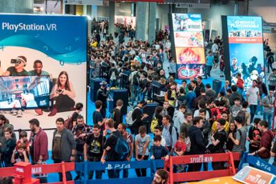 Visitantes haciendo fila.