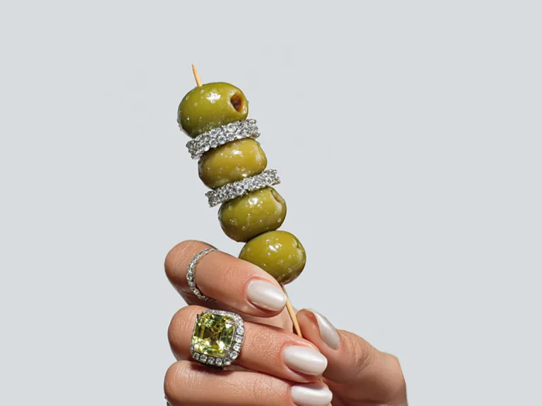 Madridjoya's campaign image with a ring and a sketch