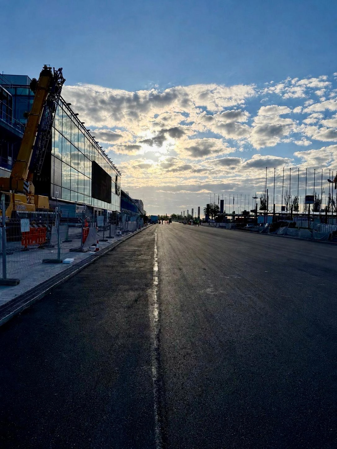 Asphalting of the home straight | MADRING