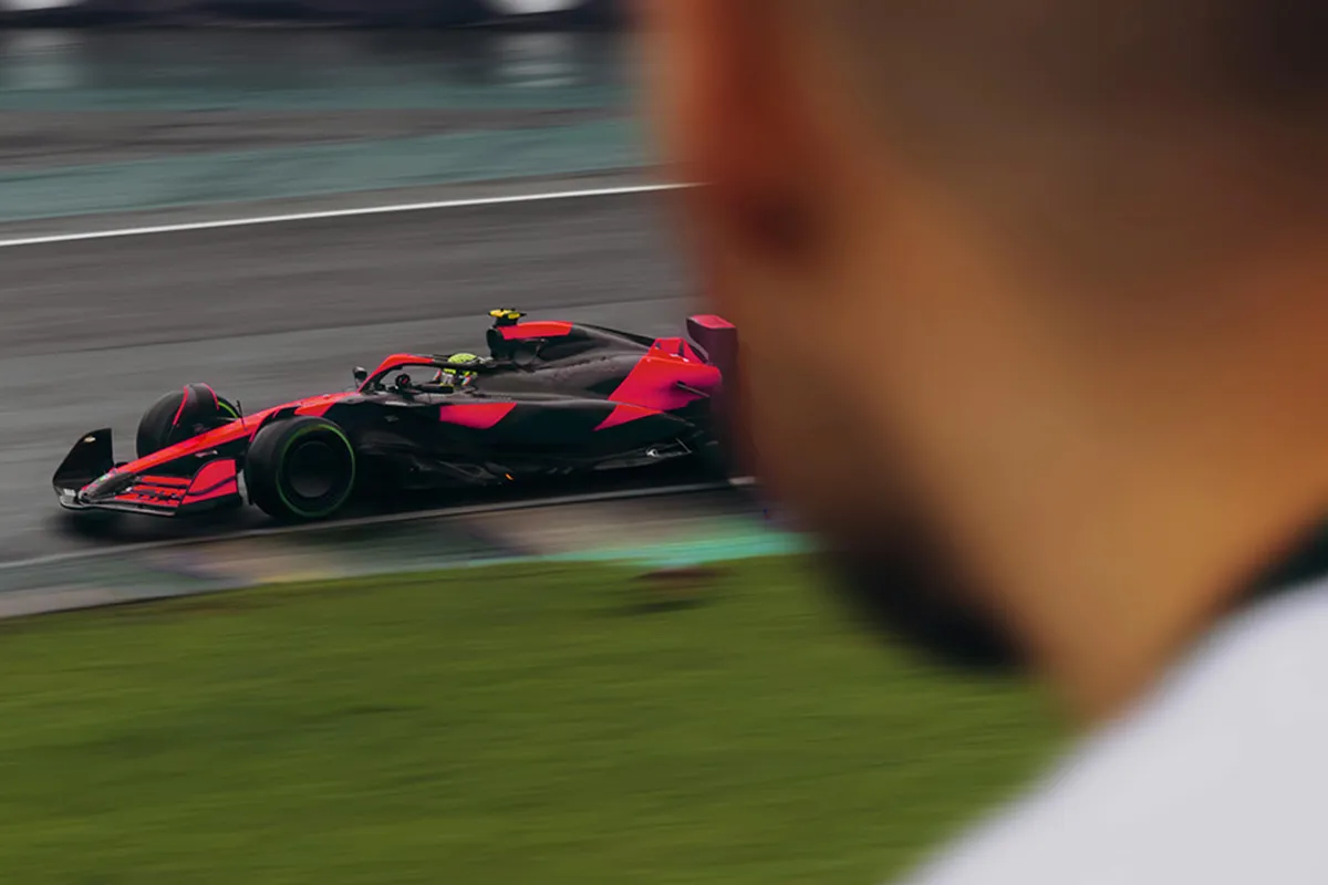Waiter with champagne at MADRING 2