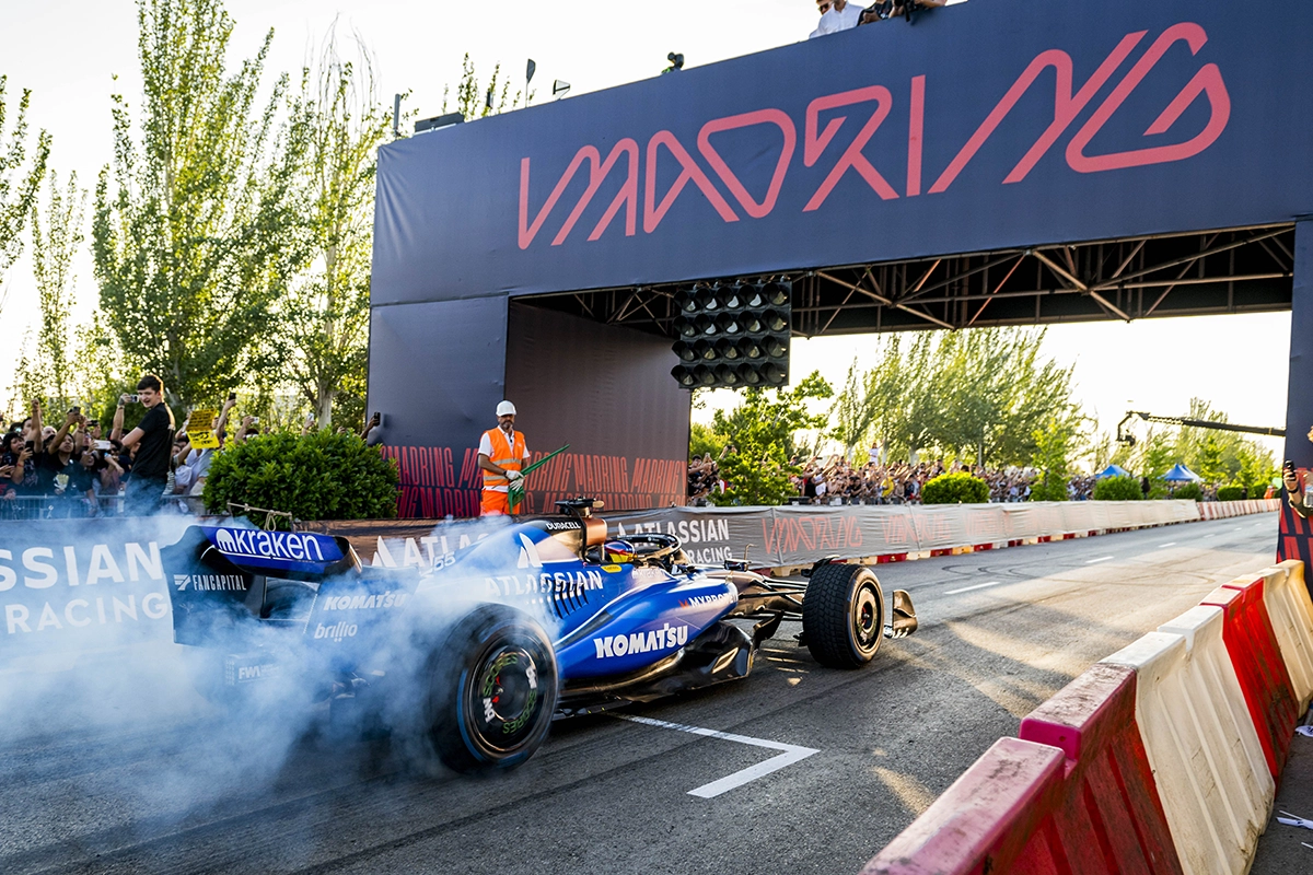 Coche de Formula 1 en el RoadShow de MADRING