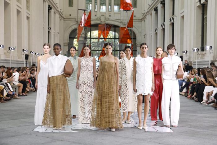 partial view of the SIMORRA fashion show, September 2025