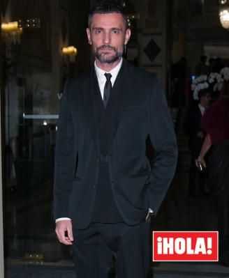 David Delfín con traje