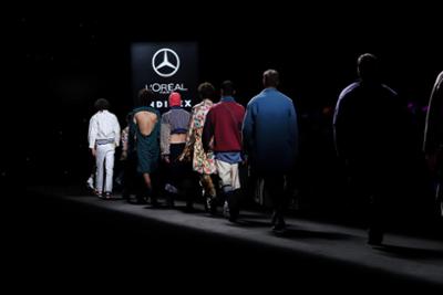 desfile en pasarela Mercedes-Benz