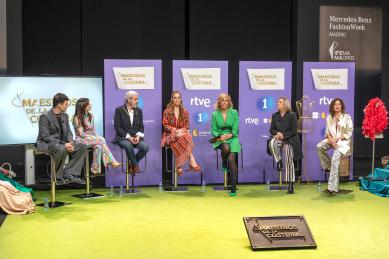 Foto de familia de izquierda a derecha: Alejandro Gómez Palomo (director creativo de Palomo Spain), María Escoté, Lorenzo Caprile, Raquel Sánchez Silva, María Eizaguirre, Directora de Comunicación y Participación de RTVE, Ana María Bordás, Directora de Entretenimiento y Divulgación de RTVE, Macarena Rey, CEO de Shine Iberia