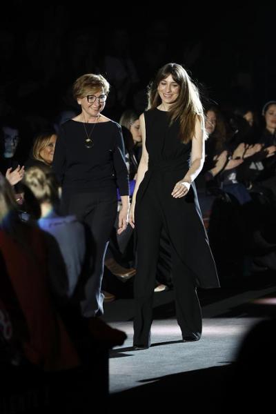 isabel sanchis on the catwalk