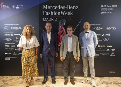 De izquierda a derecha, Emma Gómez, directora de Centro Canalejas; Juan Arrizabalaga, director general de IFEMA MADRID; José Luis Martínez-Almeida, Alcalde de Madrid; Modesto Lomba, Presidente de ACME