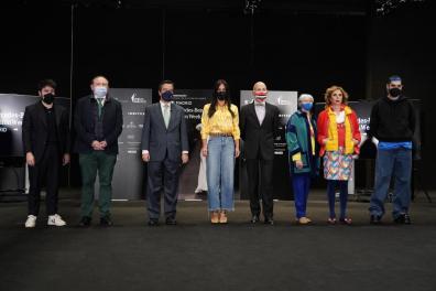 From left to right: Jorge Redondo, Creative Director Redondo Brand, Miguel Ángel Redondo, Delegado del Área de Gobierno de Economía, Innovación y Empleo del Ayuntamiento de Madrid, Eduardo López-Puertas, Director General IFEMA MADRID, Begoña Villacís, Deputy Mayoress of Madrid City Council, Modesto Lomba, President ACME, Pepa Bueno, Executive Director ACME, Ágatha Ruiz de la Prada, Domingo Rodríguez, Creative Director Dominnico