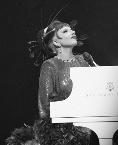 Lady Gaga vestida por Michael Costello