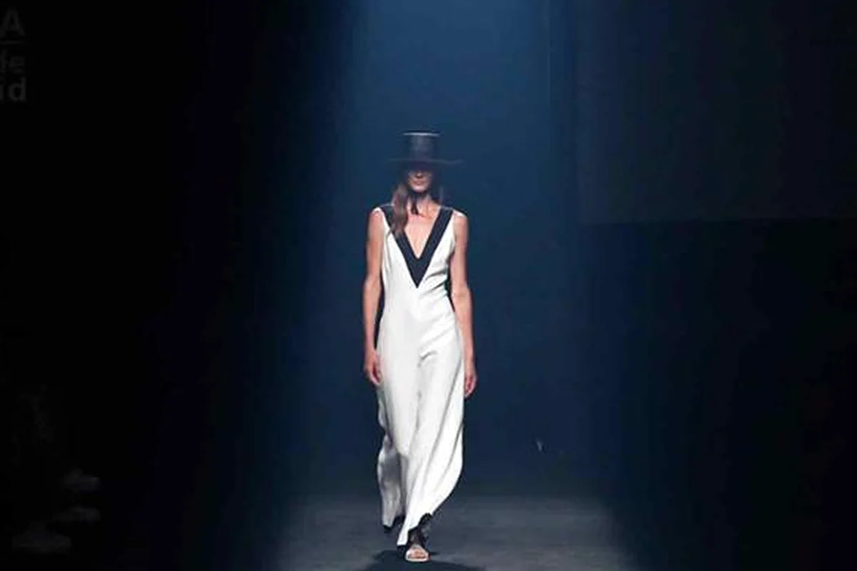 Modelo en Mercedes-Benz Fashion Week Madrid