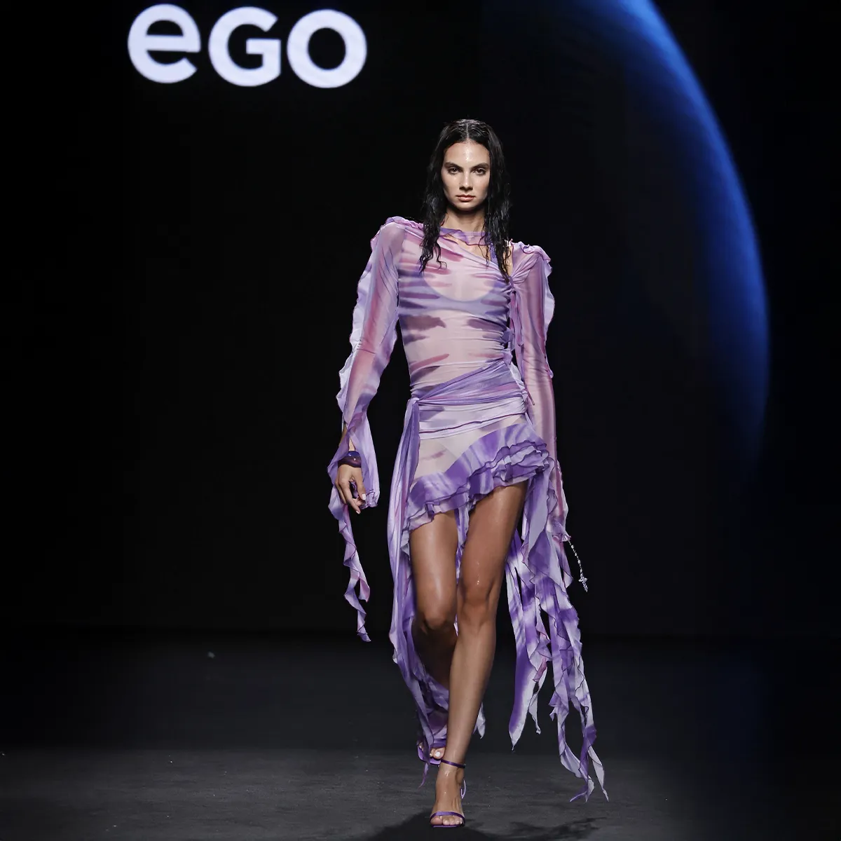Modelos desfilando en Mercedes-Benz Fashion Week Madrid
