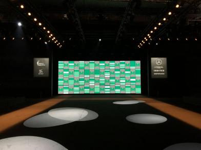 pantalla de 40m2 para complementar los desfiles  en la pasarela