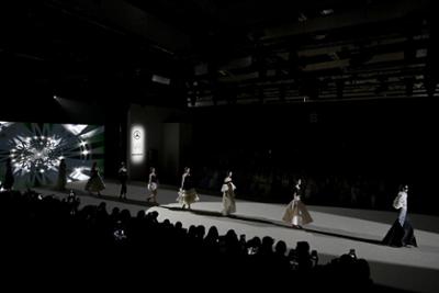pasarela final desfile hannibal laguna