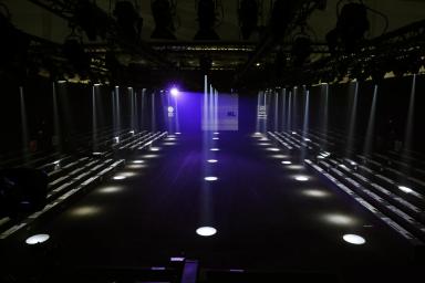 Pasarela iluminada