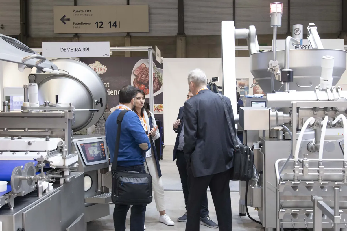exposición de máquinas en meat attraction.