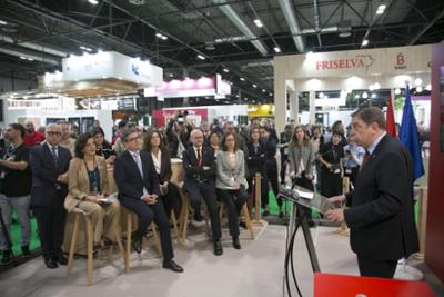 ministro Luis Planas dando unas palabras en la inauguracion de la feria