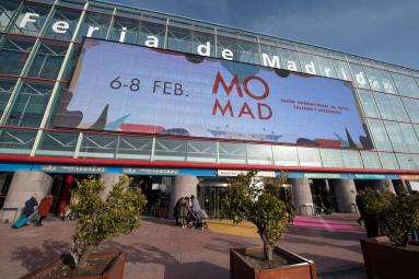 IMAGEN PANTALLA PUBLICITANDO MOMAD PUERTA PRINCIPAL DE IFEMA
