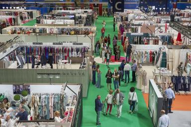 Panoramica pabellon con feria