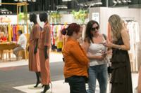 maniquies con ropa expuestos en MOMAD