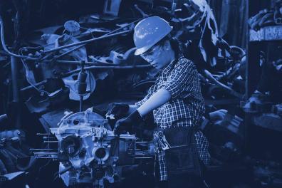 Mecánica en un taller mecánico