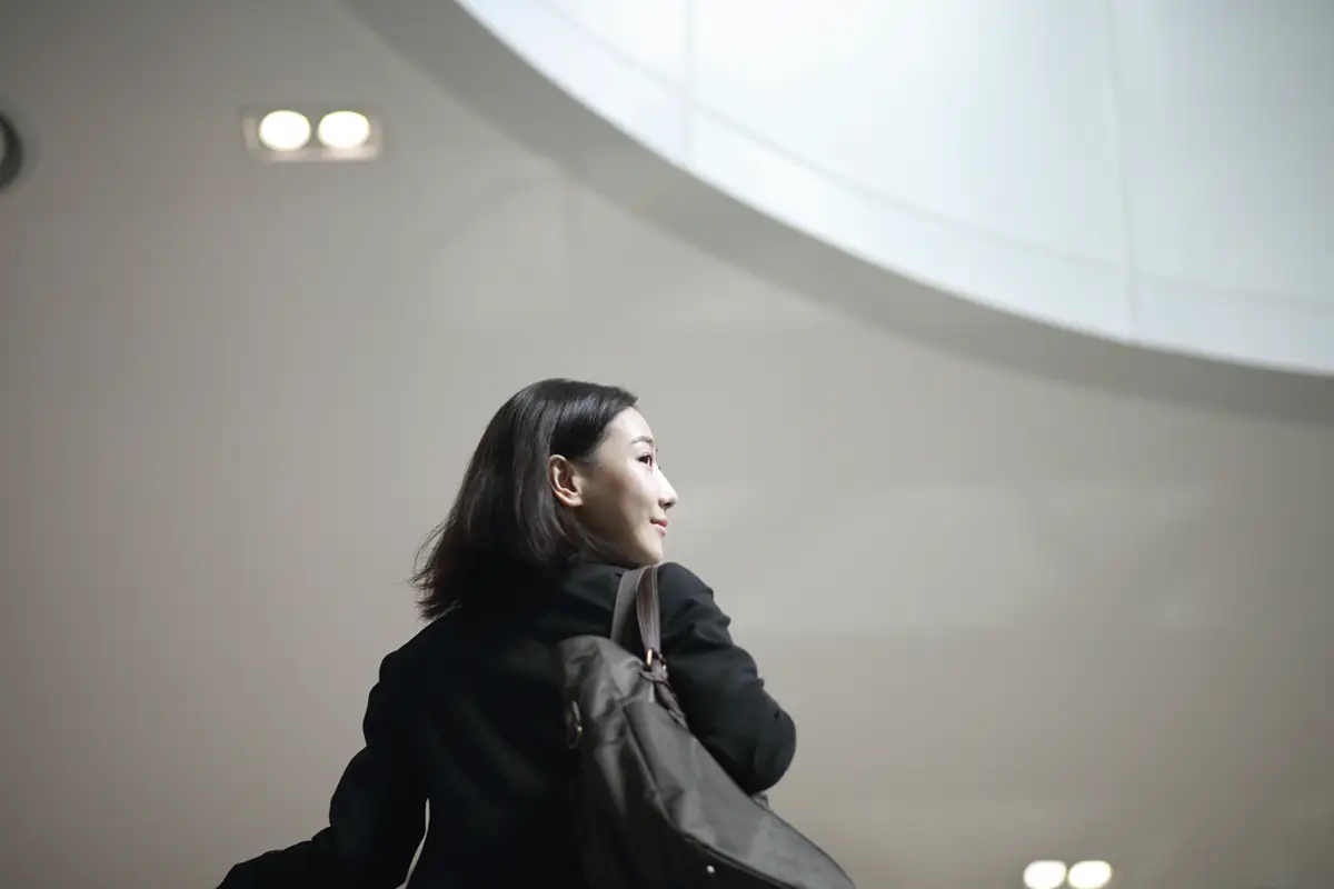 Girl with handbag in a corridor