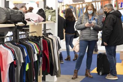 Stand con ropa